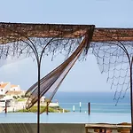 Noah Surf House Portugal Ξενοδοχείο *