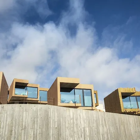Noah Surf House Portugal *
