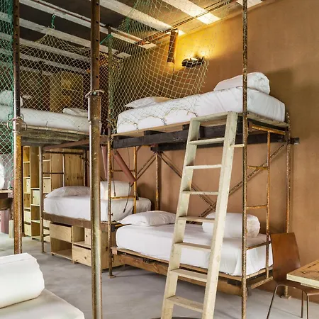 Noah Surf House Portugal Hotel