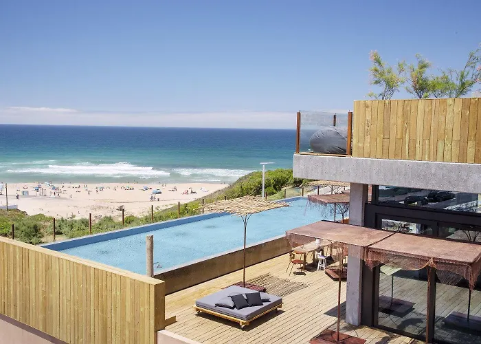 Noah Surf House Portugal サンタ・クルーズ