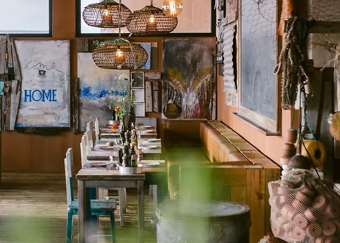 Noah Surf House Portugal *