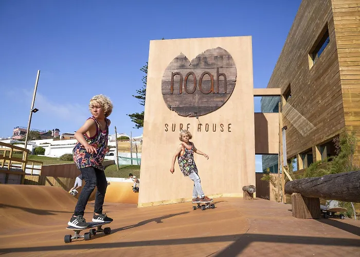 Noah Surf House Portugal ホテル *