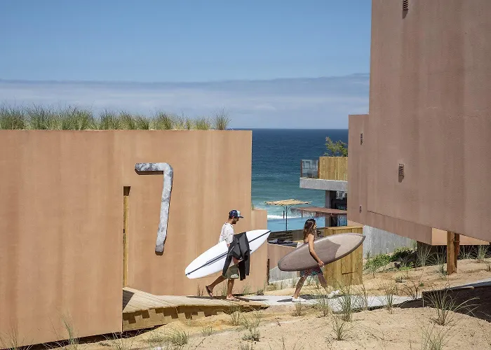 Noah Surf House Portugal *