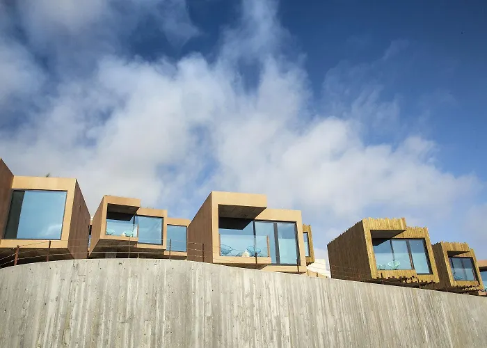 Noah Surf House Portugal *